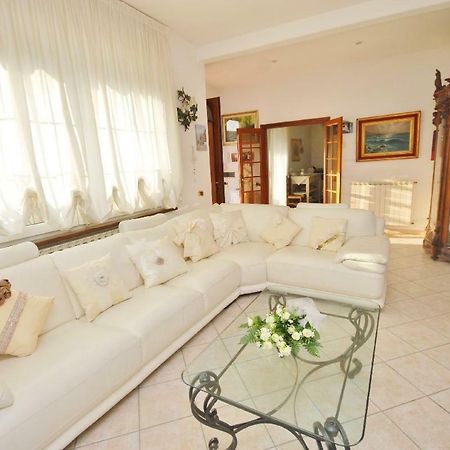 Raffinato Attico Vicino Al Mare Con Solarium Lido Di 카마이오레 외부 사진