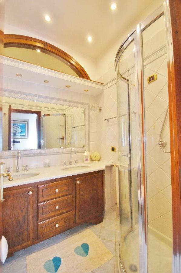 Raffinato Attico Vicino Al Mare Con Solarium Lido Di 카마이오레 외부 사진