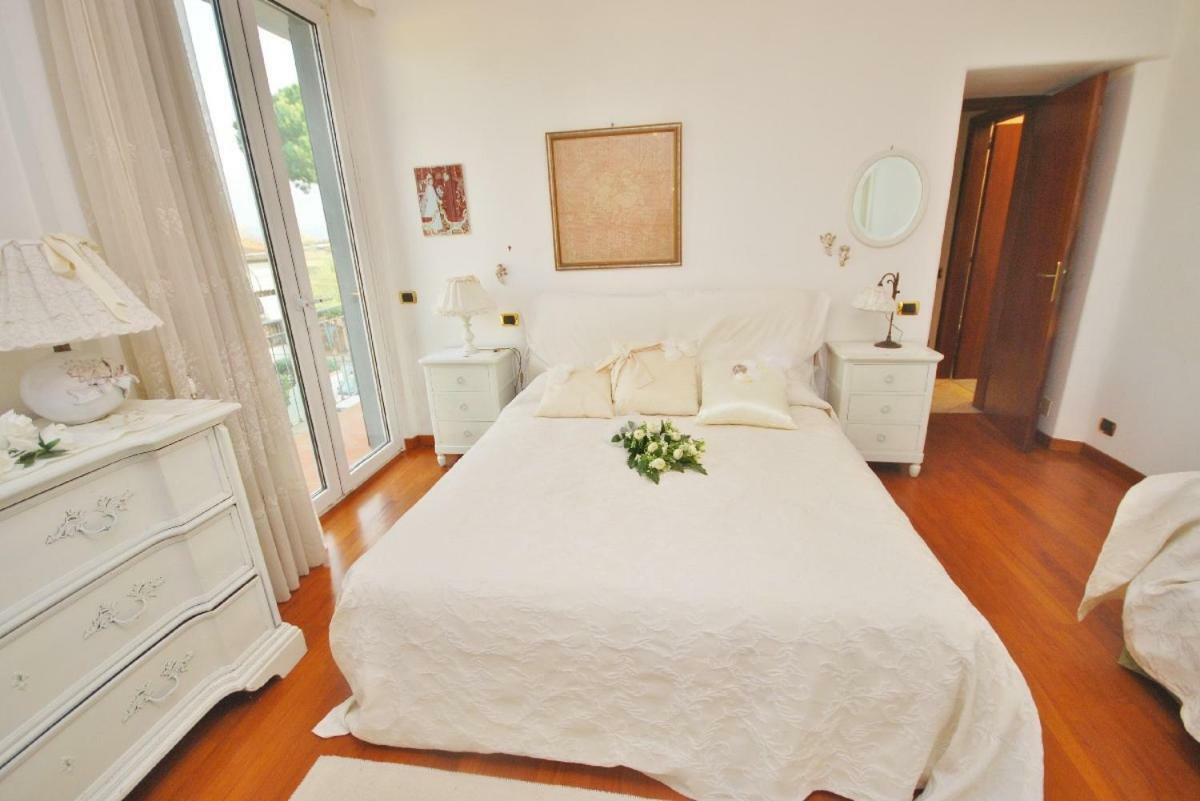Raffinato Attico Vicino Al Mare Con Solarium Lido Di 카마이오레 외부 사진