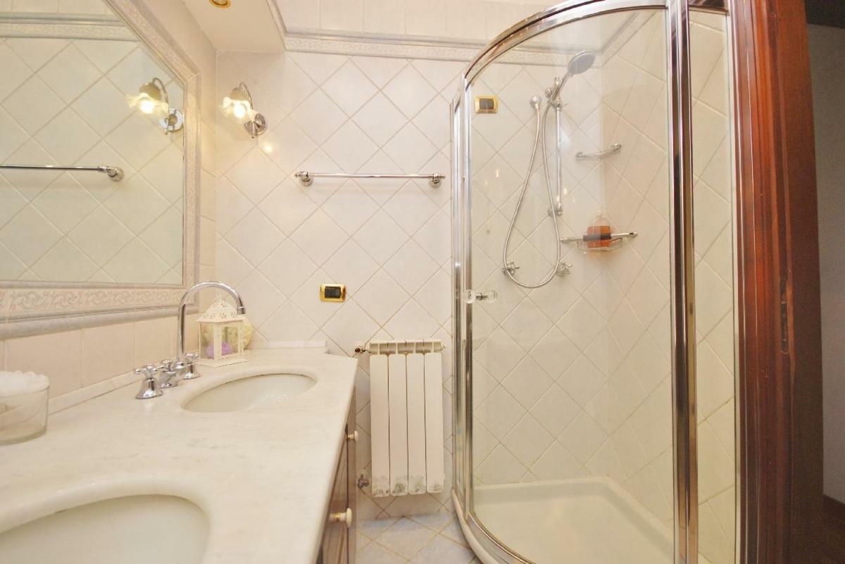 Raffinato Attico Vicino Al Mare Con Solarium Lido Di 카마이오레 외부 사진