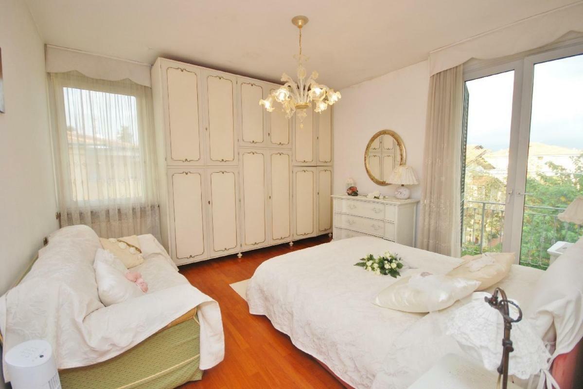 Raffinato Attico Vicino Al Mare Con Solarium Lido Di 카마이오레 외부 사진