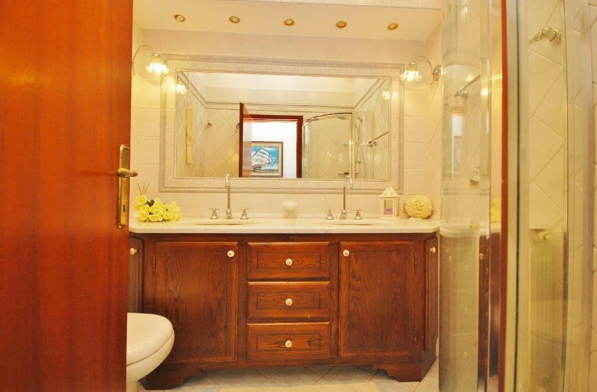 Raffinato Attico Vicino Al Mare Con Solarium Lido Di 카마이오레 외부 사진