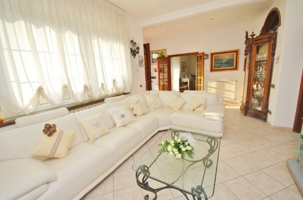 Raffinato Attico Vicino Al Mare Con Solarium Lido Di 카마이오레 외부 사진