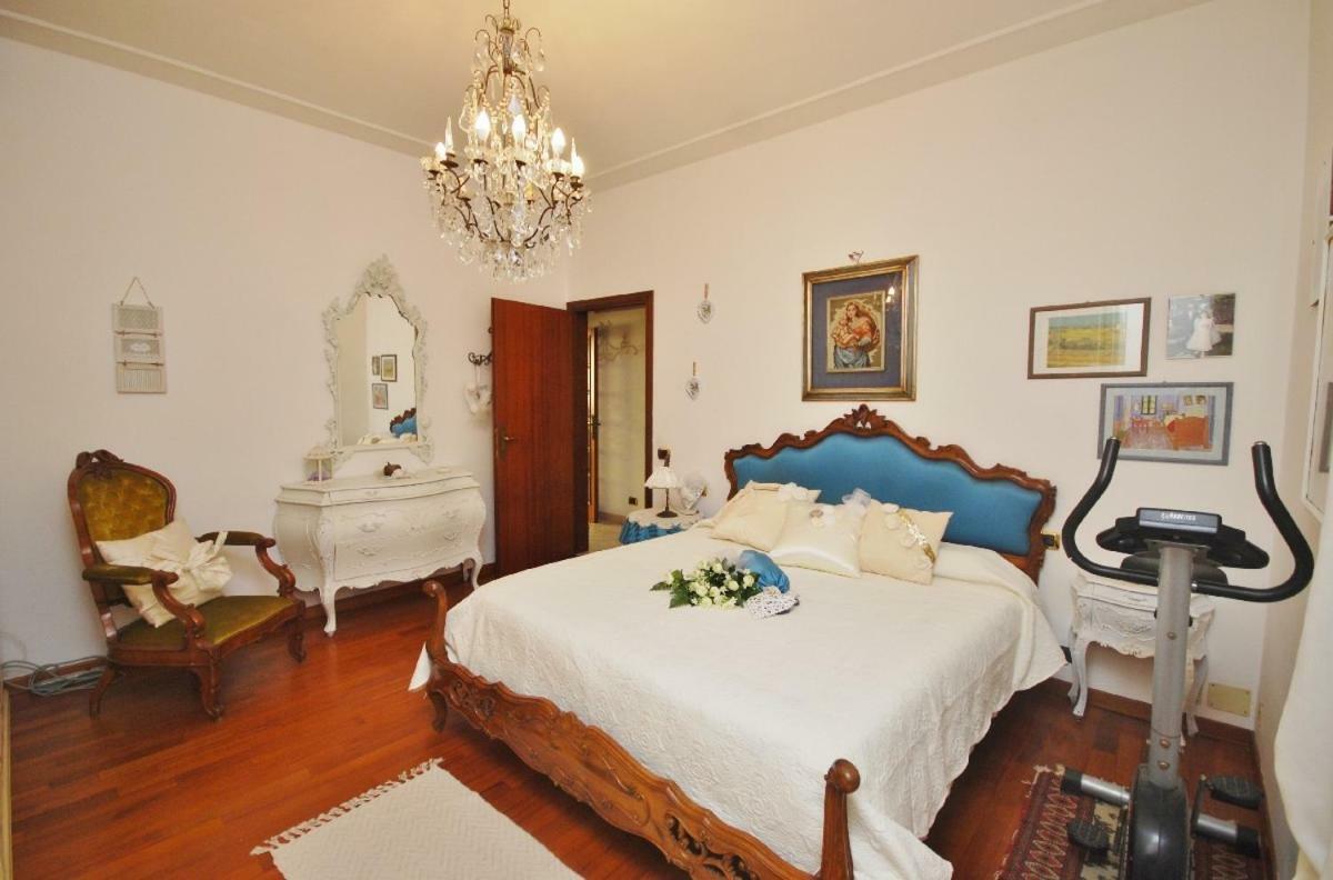 Raffinato Attico Vicino Al Mare Con Solarium Lido Di 카마이오레 외부 사진