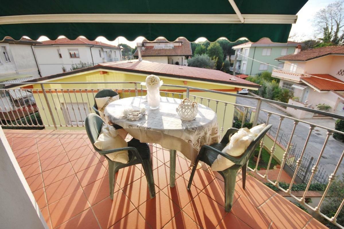 Raffinato Attico Vicino Al Mare Con Solarium Lido Di 카마이오레 외부 사진