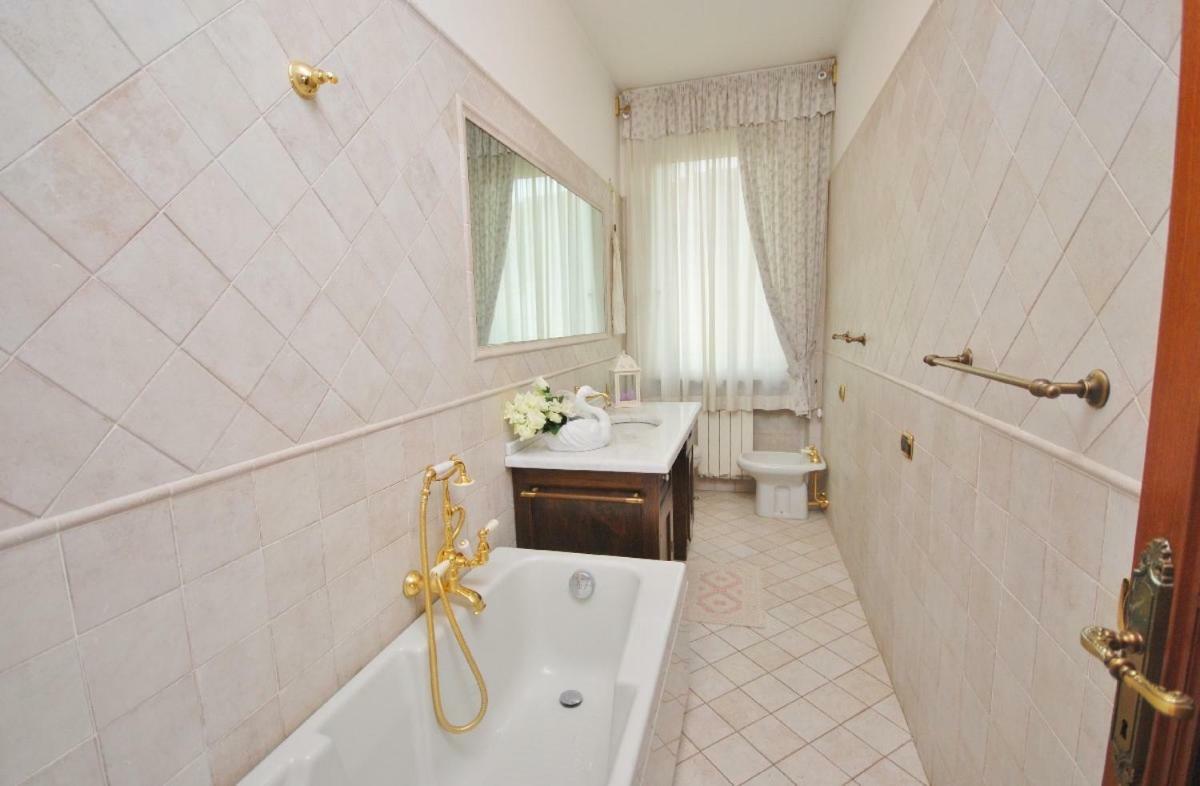 Raffinato Attico Vicino Al Mare Con Solarium Lido Di 카마이오레 외부 사진