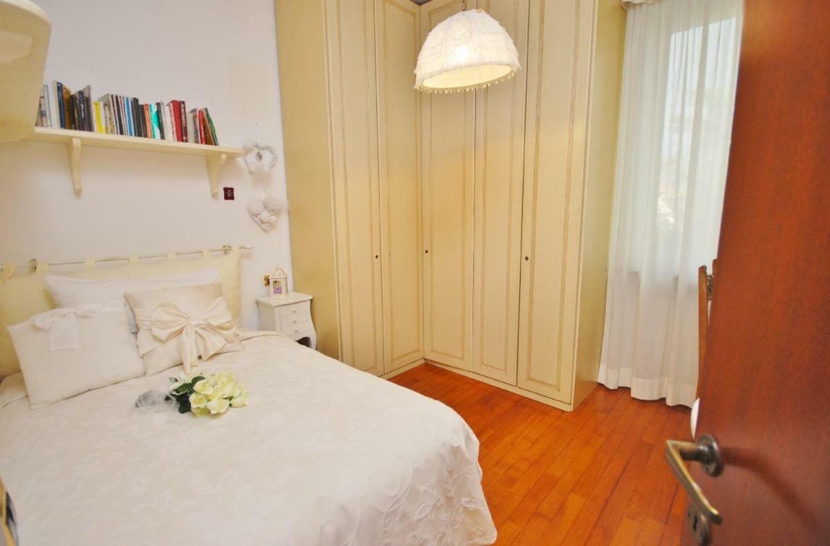 Raffinato Attico Vicino Al Mare Con Solarium Lido Di 카마이오레 외부 사진
