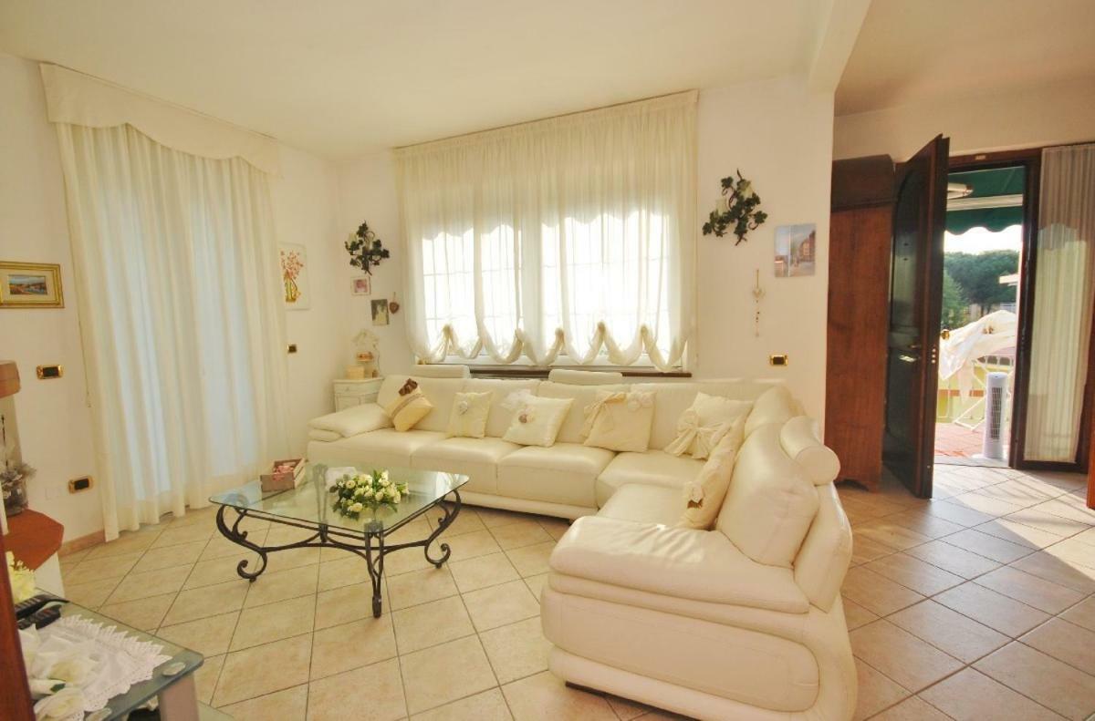Raffinato Attico Vicino Al Mare Con Solarium Lido Di 카마이오레 외부 사진