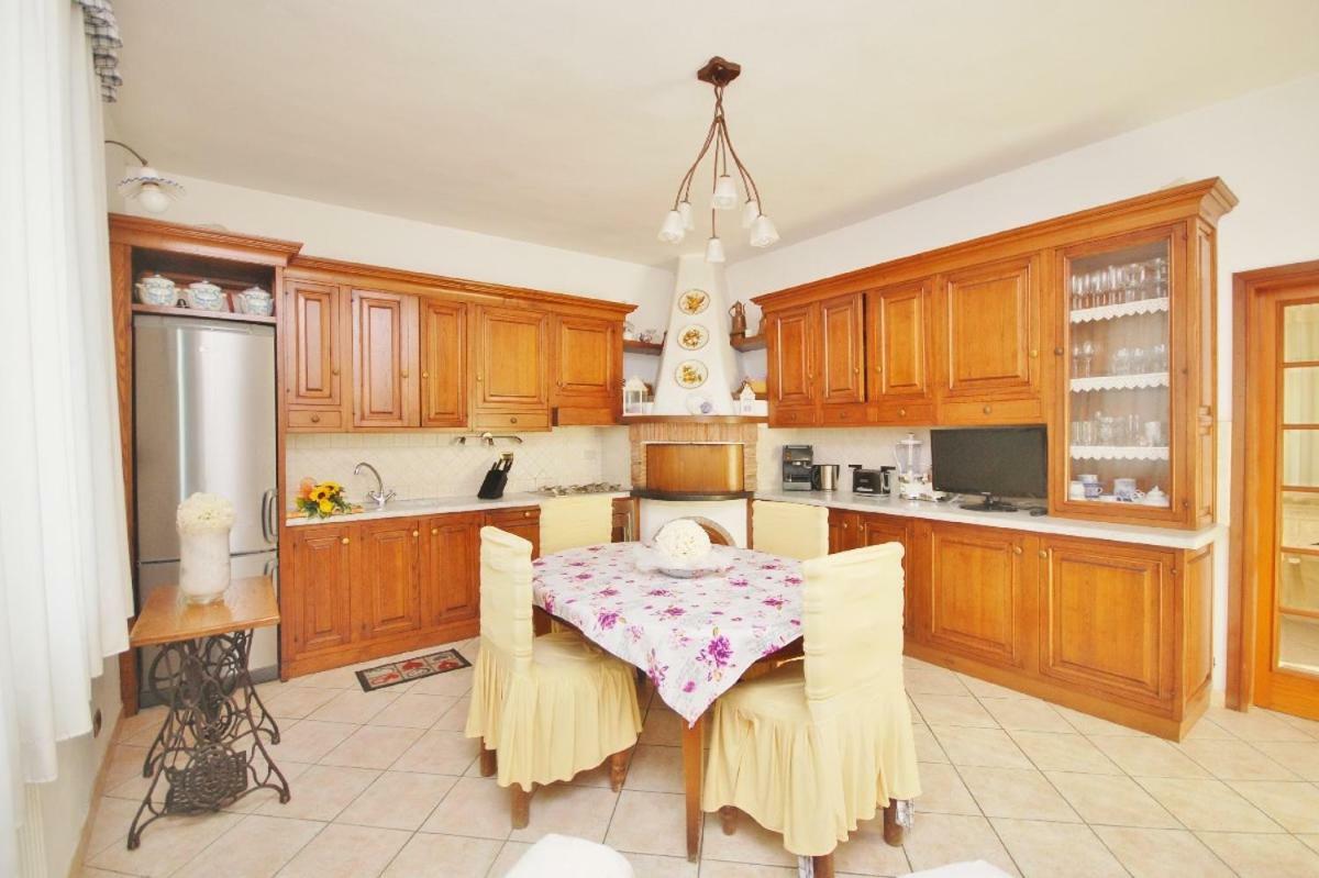 Raffinato Attico Vicino Al Mare Con Solarium Lido Di 카마이오레 외부 사진