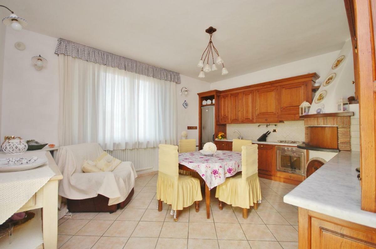 Raffinato Attico Vicino Al Mare Con Solarium Lido Di 카마이오레 외부 사진