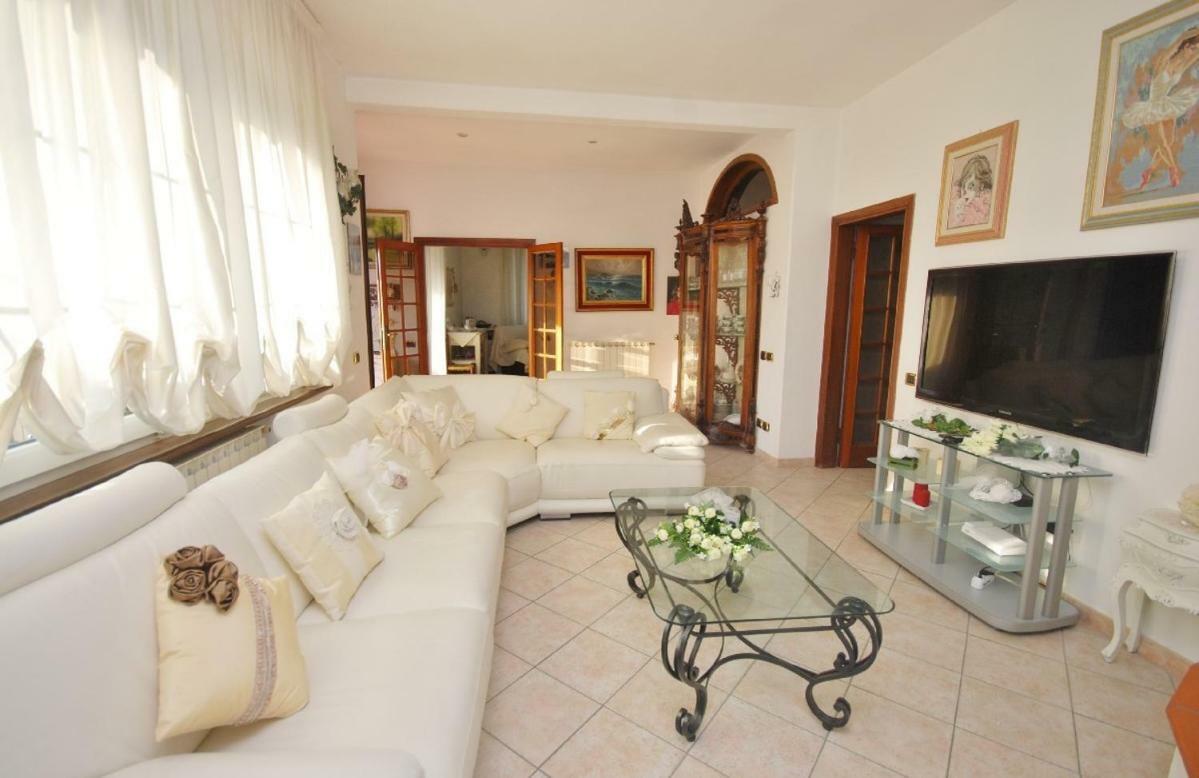 Raffinato Attico Vicino Al Mare Con Solarium Lido Di 카마이오레 외부 사진