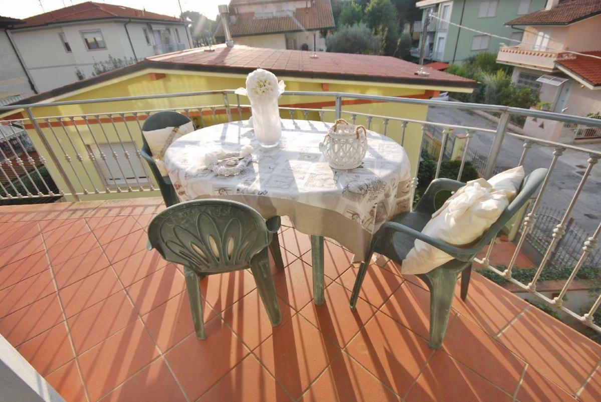 Raffinato Attico Vicino Al Mare Con Solarium Lido Di 카마이오레 외부 사진