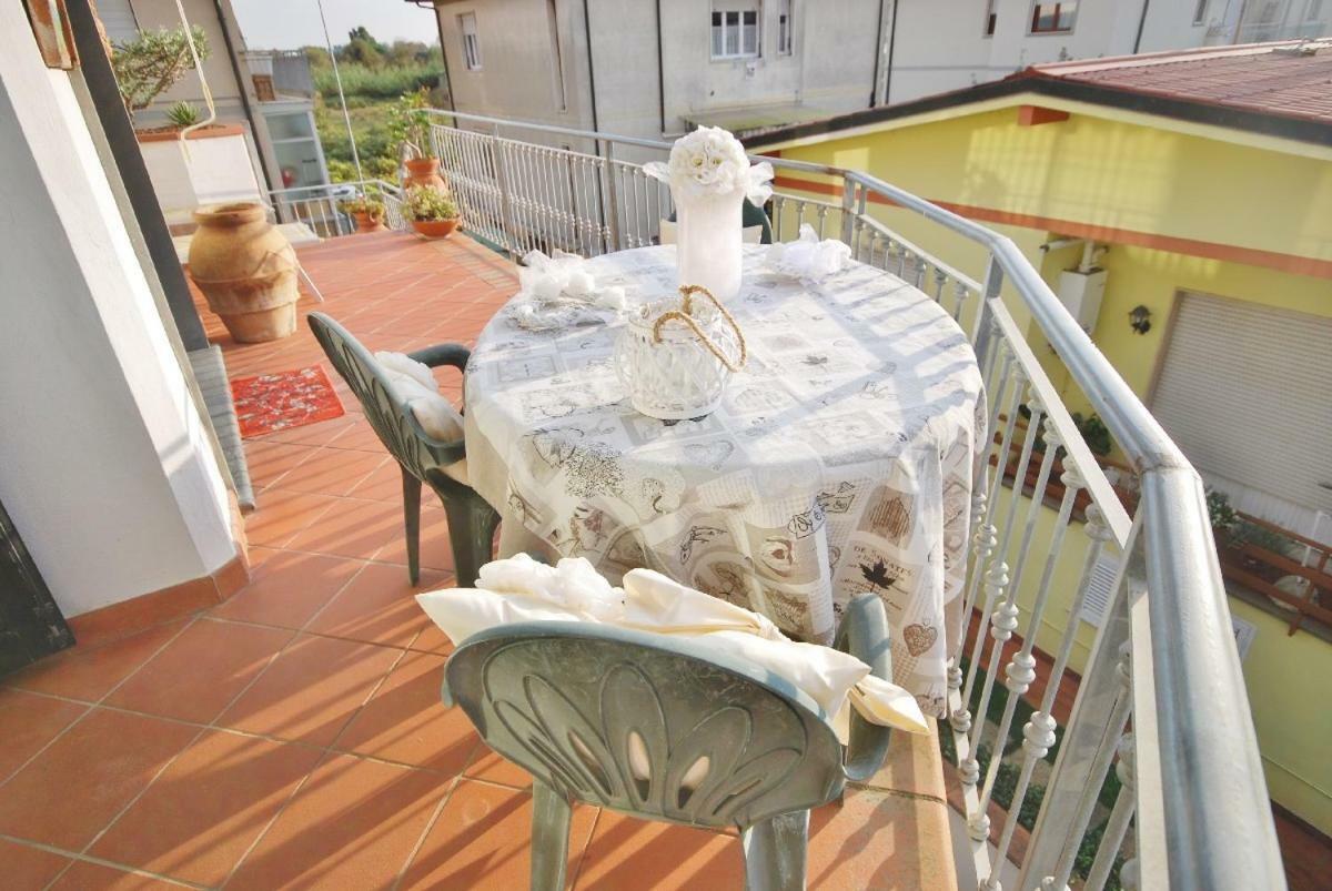 Raffinato Attico Vicino Al Mare Con Solarium Lido Di 카마이오레 외부 사진